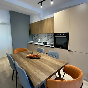 brand-new-apts-located-at-the-citys-main-square-100-mbs-wifi.albaniahotels.org/